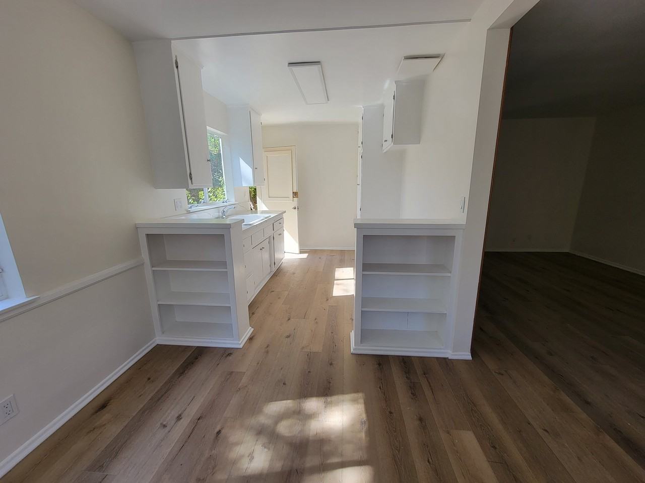13654 Wyandotte St #654W - Photo 3 of 16
