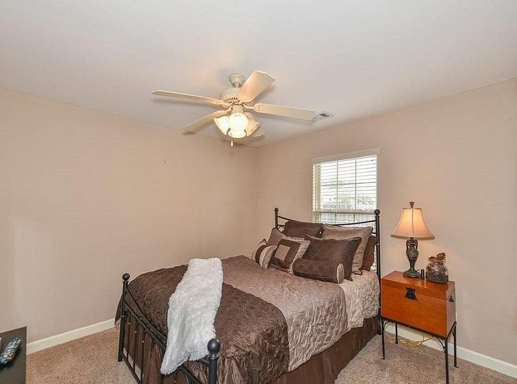 1713 White Oak Ln - Photo 6 of 10