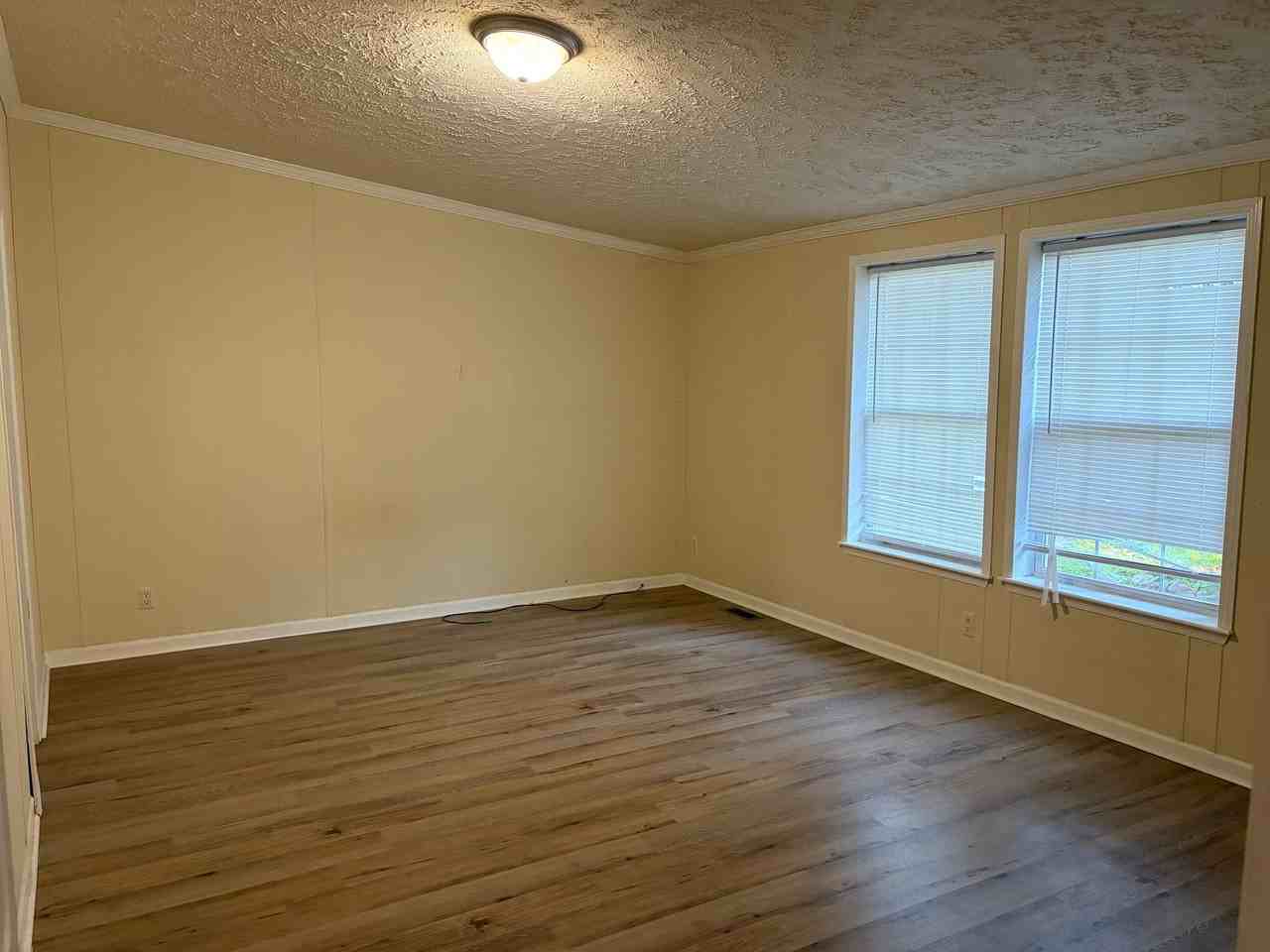 986 Puffenburger Ln - Photo 5 of 9
