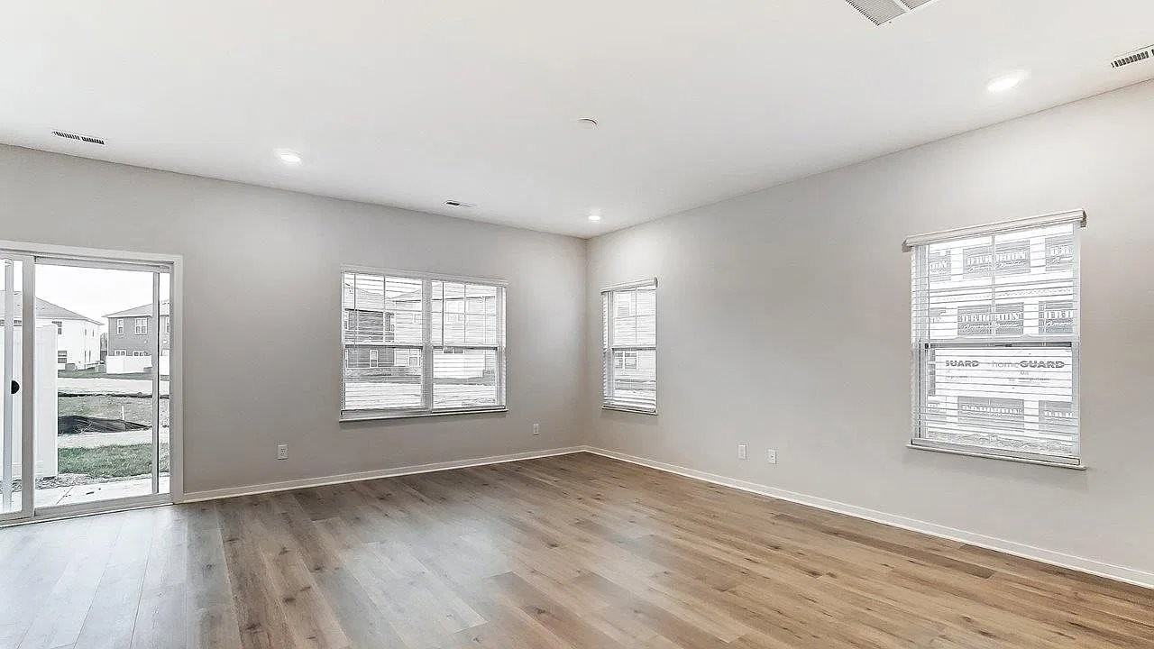 6338 Marinelli Dr S - Photo 4 of 16