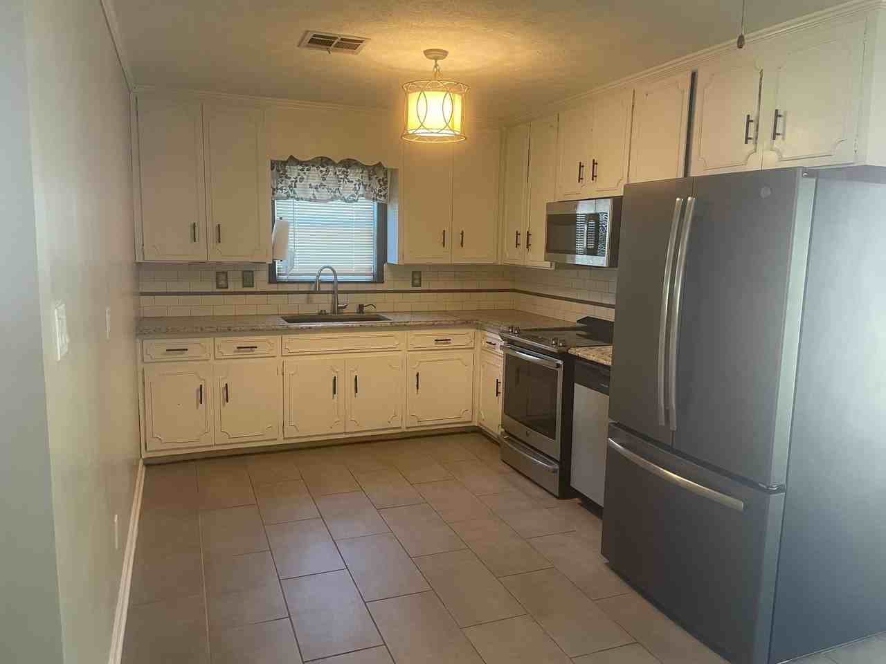 312 Kennedy Ave - Photo 3 of 7