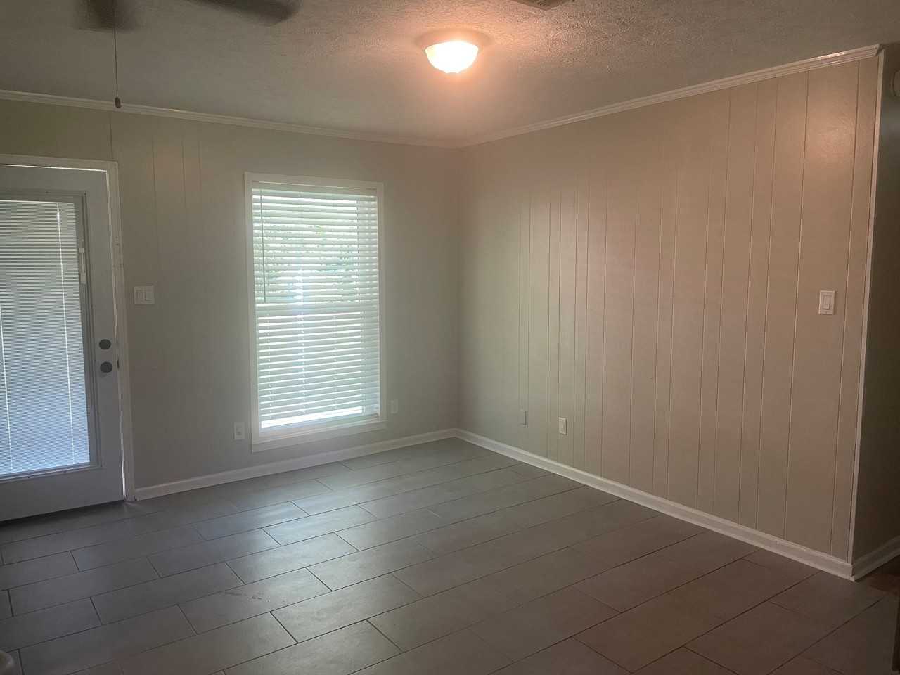 312 Kennedy Ave - Photo 5 of 7