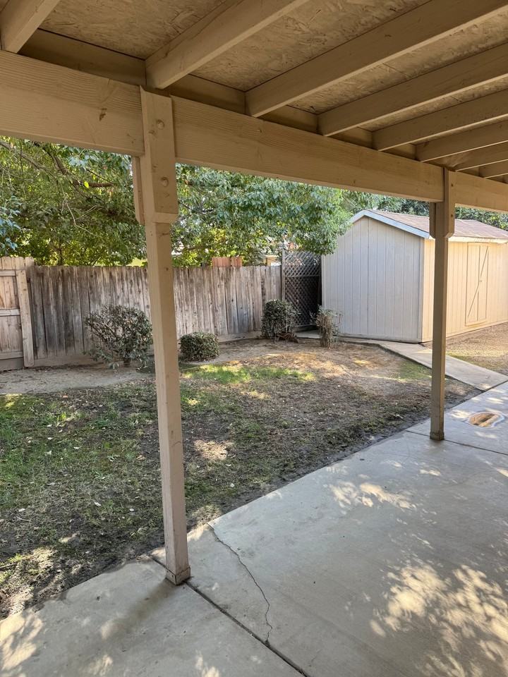 2033 Atlantic Ave - Photo 3 of 10