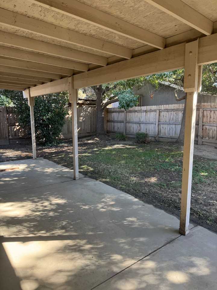 2033 Atlantic Ave - Photo 4 of 10