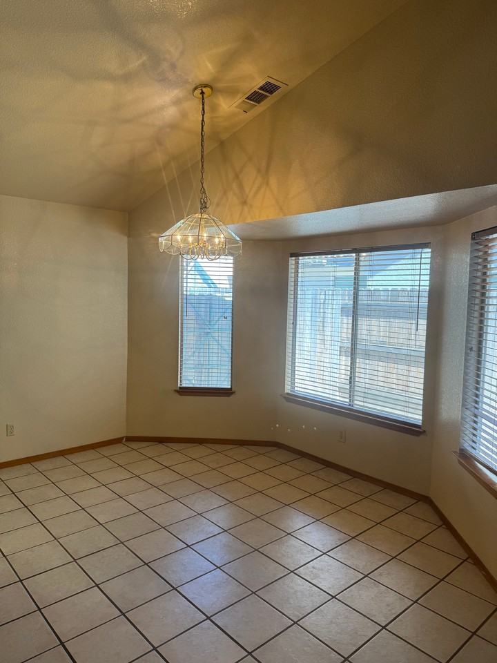 2033 Atlantic Ave - Photo 7 of 10