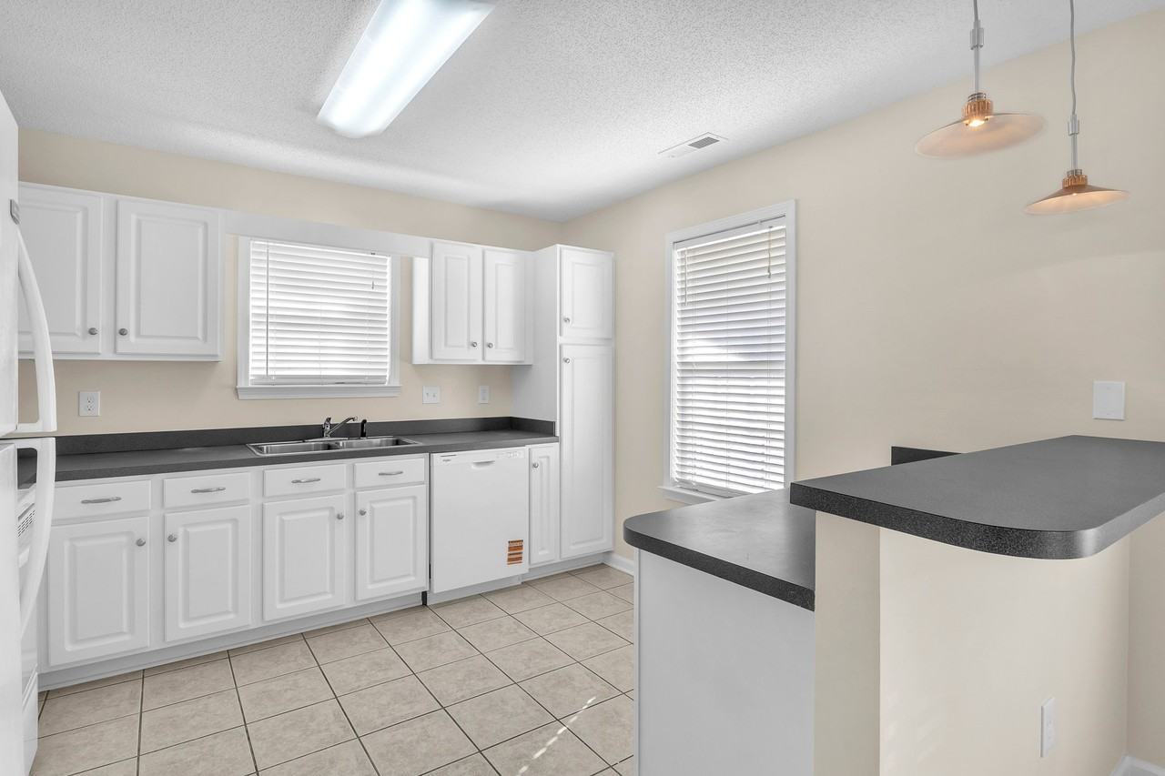 140 Ashworth Dr - Photo 5 of 19