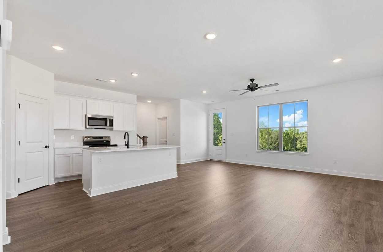 1616 Bennett Village Dr - Photo 4 of 25