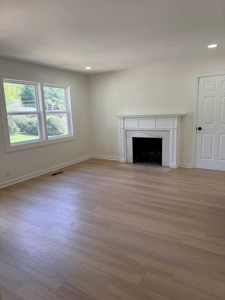 748 47th Way S - Photo 2 of 7