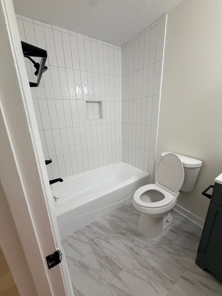 748 47th Way S - Photo 3 of 7