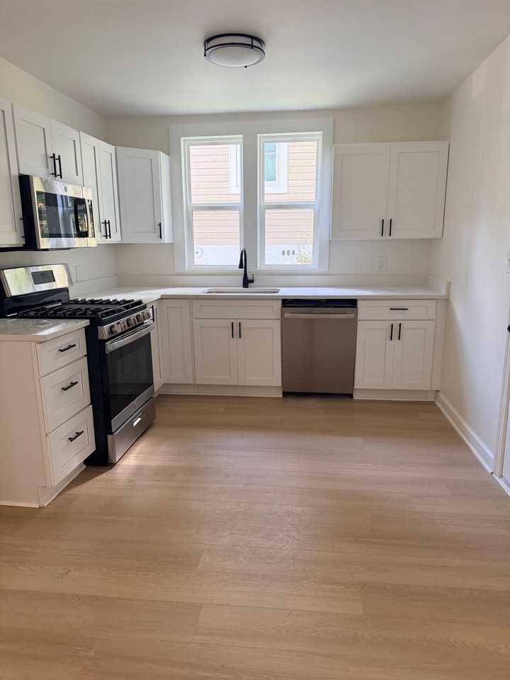 748 47th Way S - Photo 5 of 7