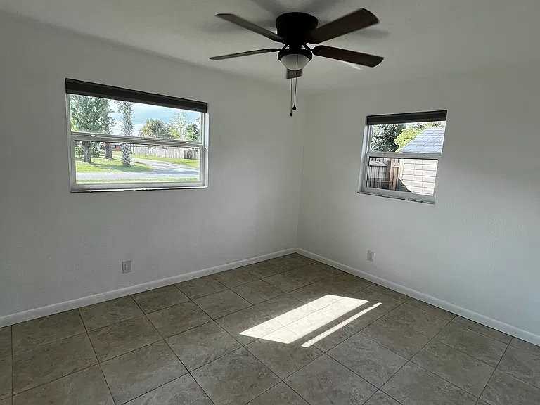 1026 3rd St - Photo 4 of 8