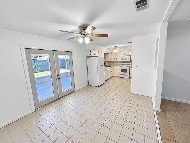 1026 3rd St - Photo 5 of 8
