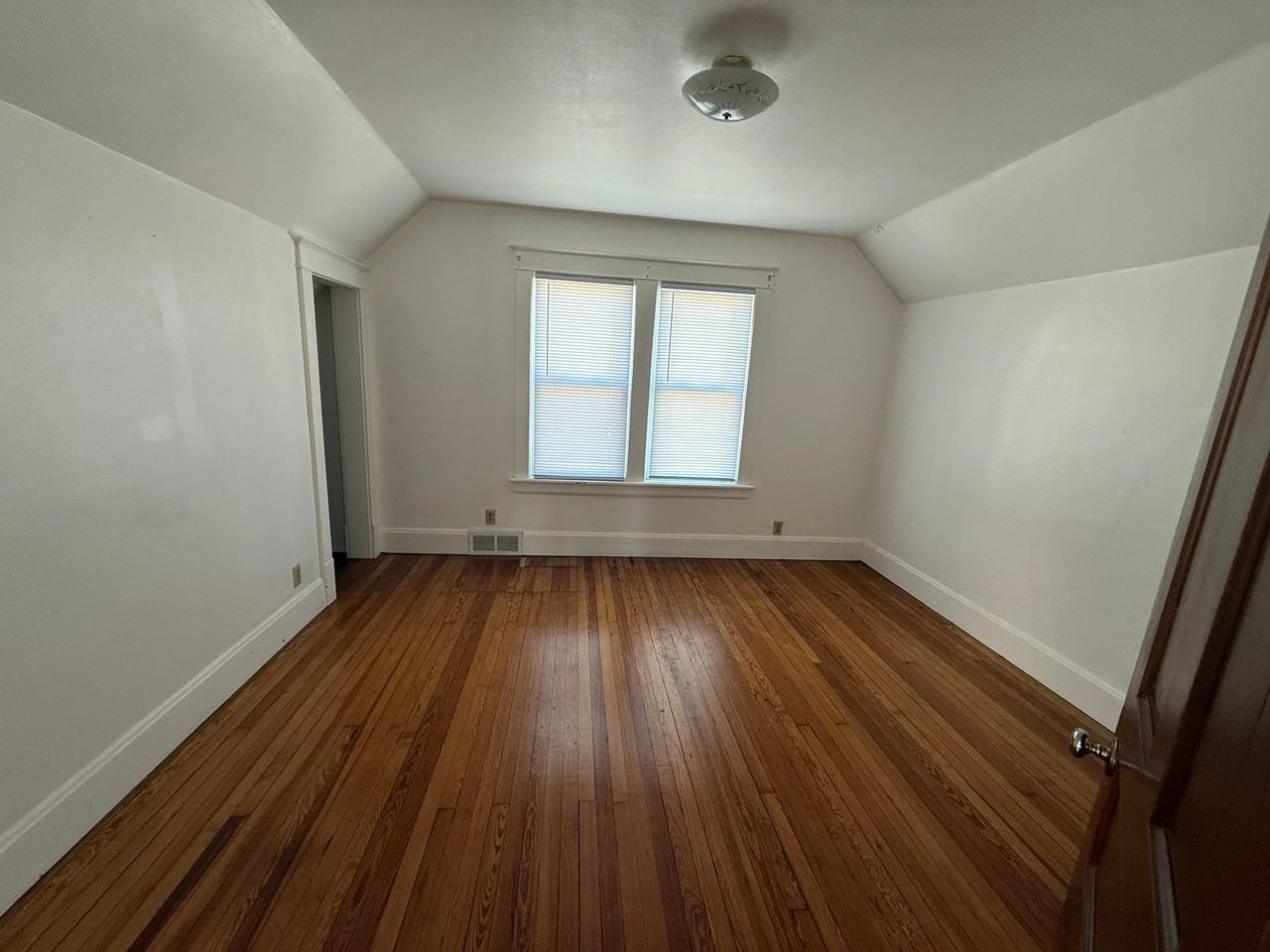 3915 10th Ave - Photo 5 of 14