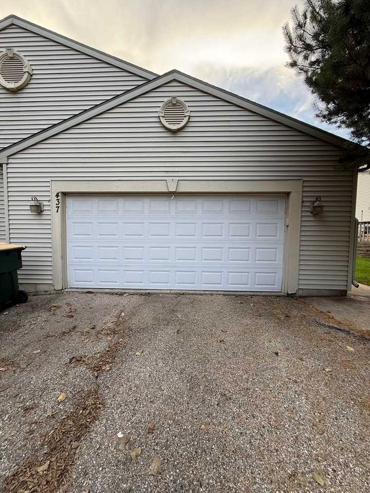 437 Swanson Ct - Photo 4 of 19