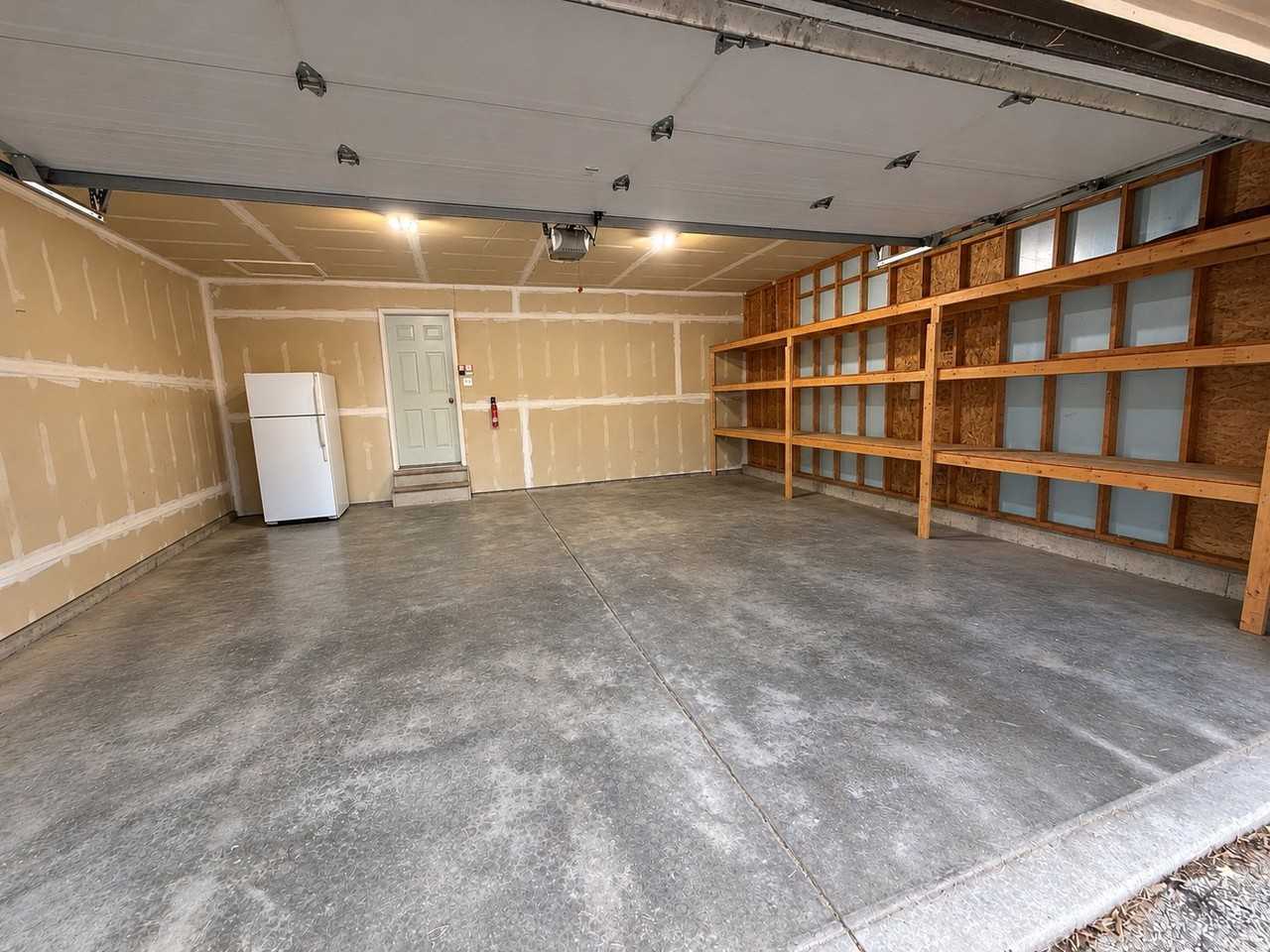 437 Swanson Ct - Photo 5 of 19