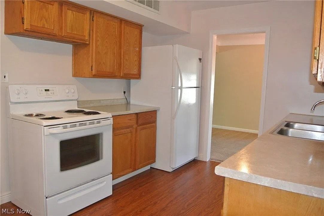 27120 Parkwood Dr - Photo 7 of 19