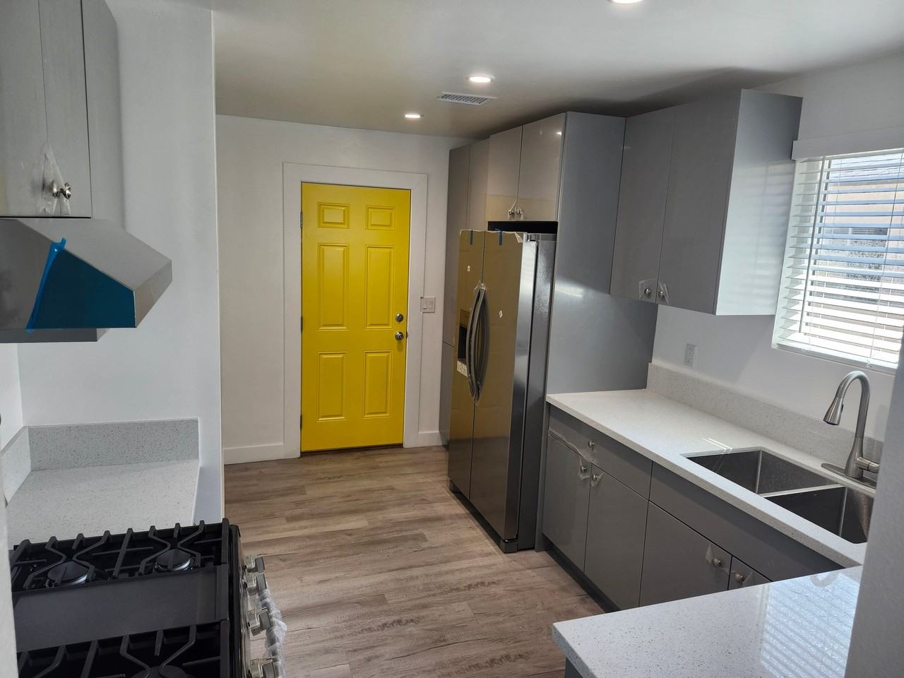 1421 E 123rd St #1421 - Photo 2 of 9