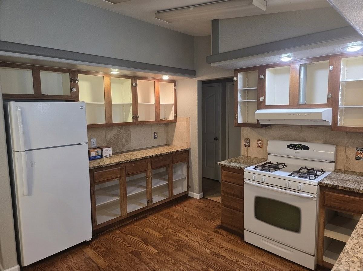 4657 Race St - Photo 5 of 20