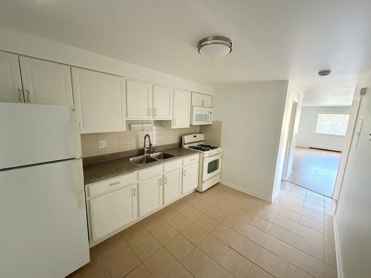 269 7th St #2A - Photo 2 of 8