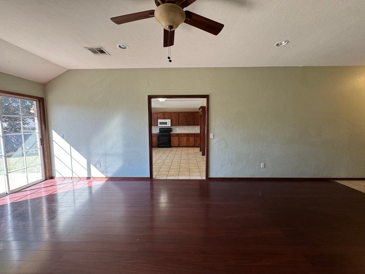 624 Nw 20th St - Photo 3 of 20