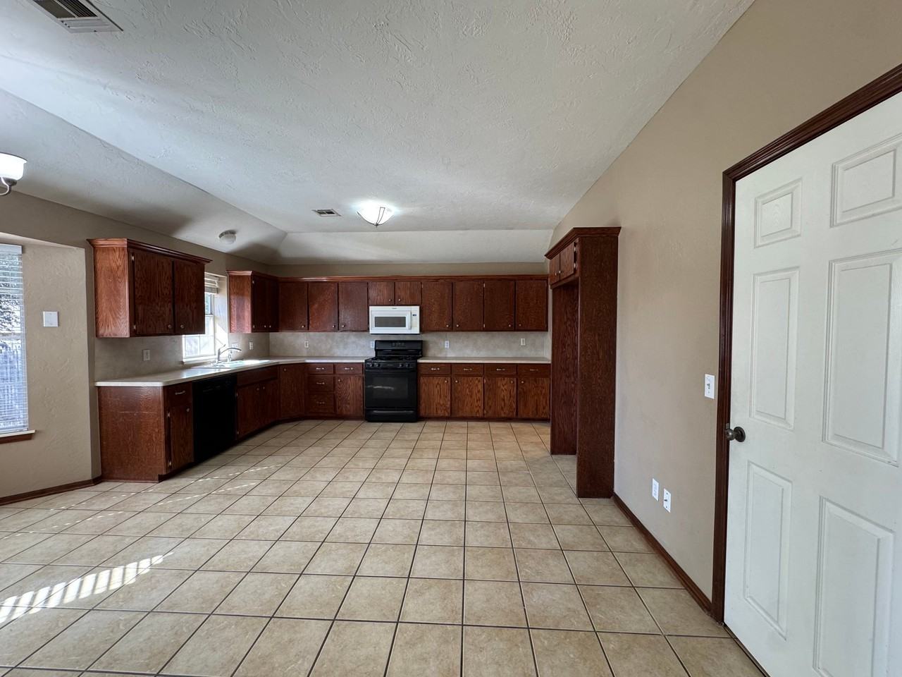 624 Nw 20th St - Photo 6 of 20