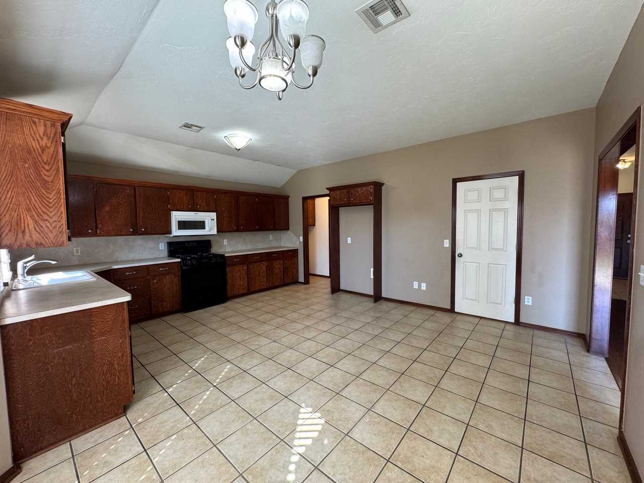 624 Nw 20th St - Photo 7 of 20