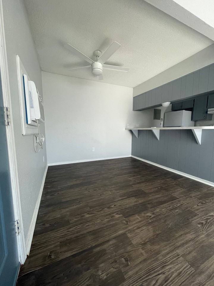 4005 Nw Ozmun Ave #B9 - Photo 3 of 8