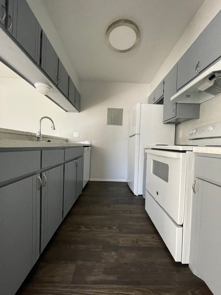4005 Nw Ozmun Ave #B9 - Photo 4 of 8