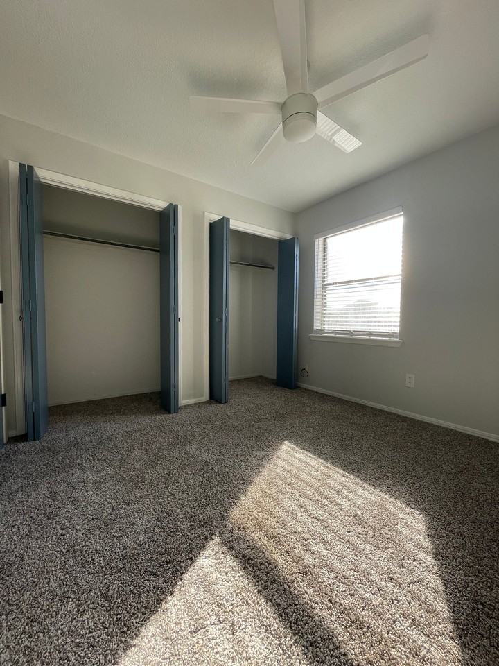 4005 Nw Ozmun Ave #B9 - Photo 6 of 8