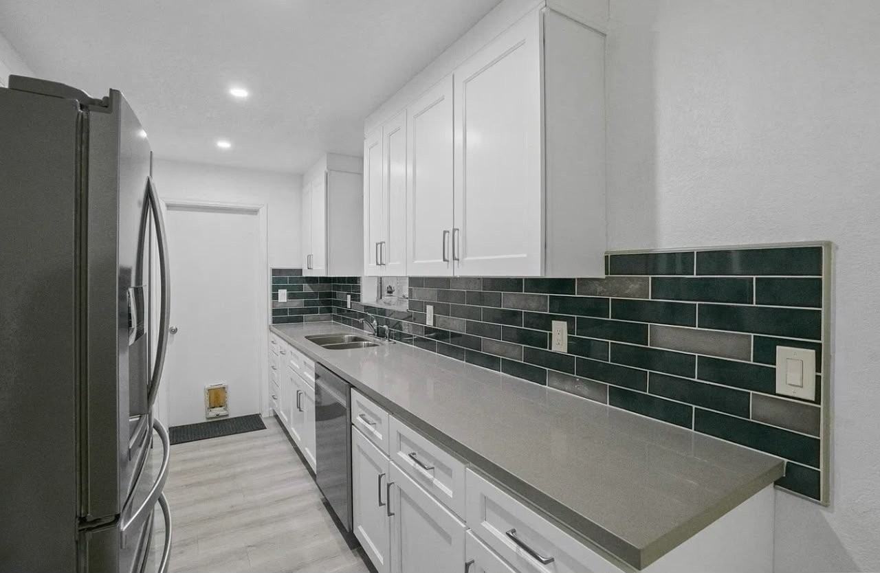 2270 Sw 30th Ter - Photo 5 of 10