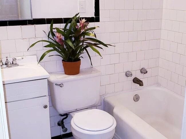 902 Saint Dunstans Rd #2 - Photo 5 of 9