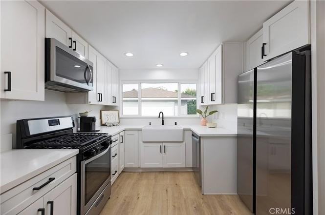 1066 E 45th Way - Photo 4 of 18
