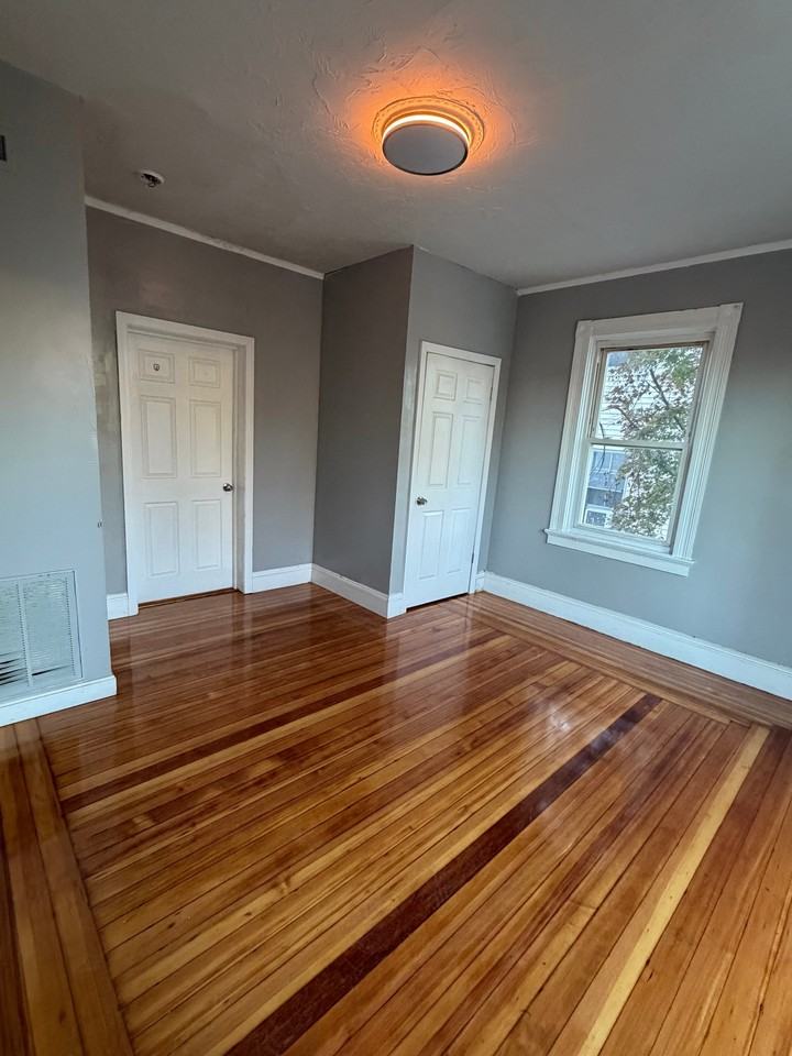 310 Orms St #1 - Photo 4 of 15