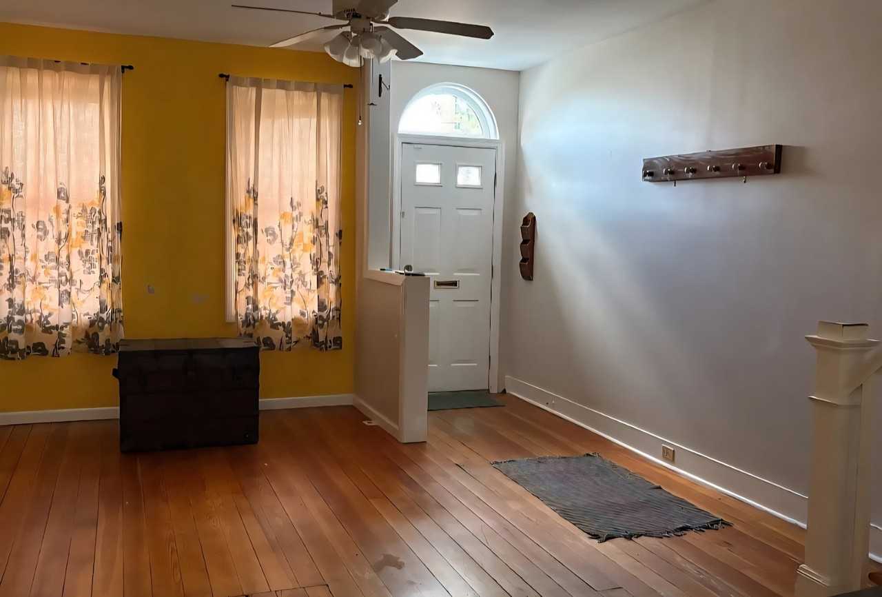 42 W Strawberry St - Photo 3 of 15
