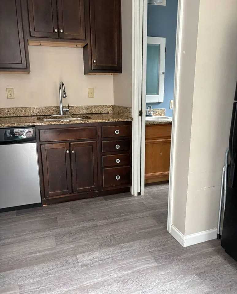 42 W Strawberry St - Photo 4 of 15