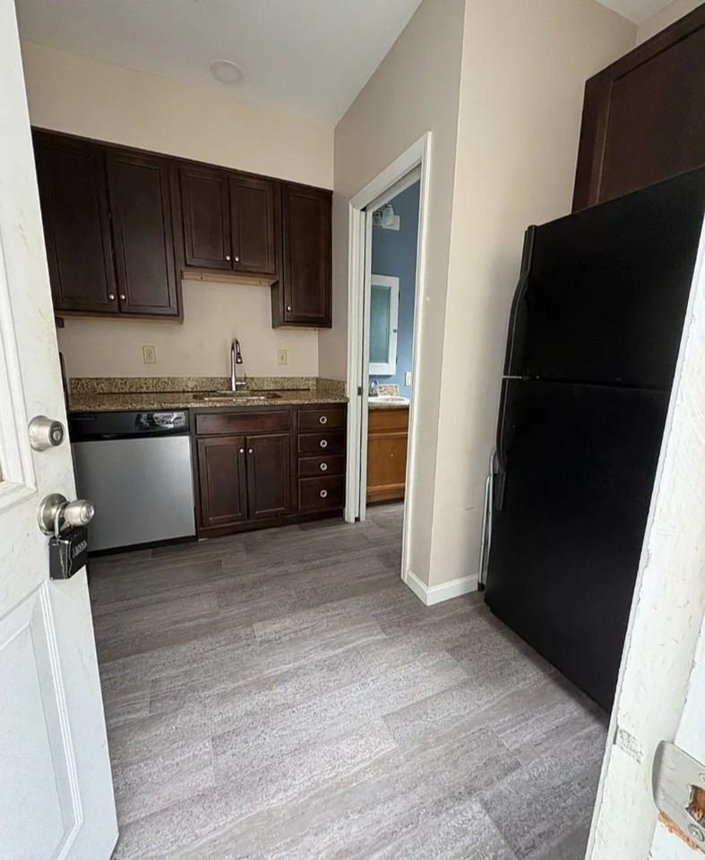 42 W Strawberry St - Photo 5 of 15