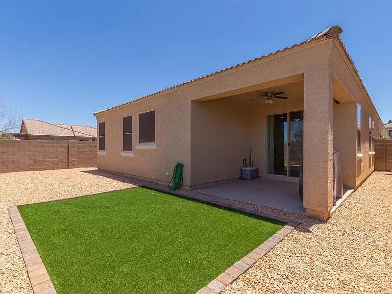 7420 W Wolf St - Photo 4 of 5