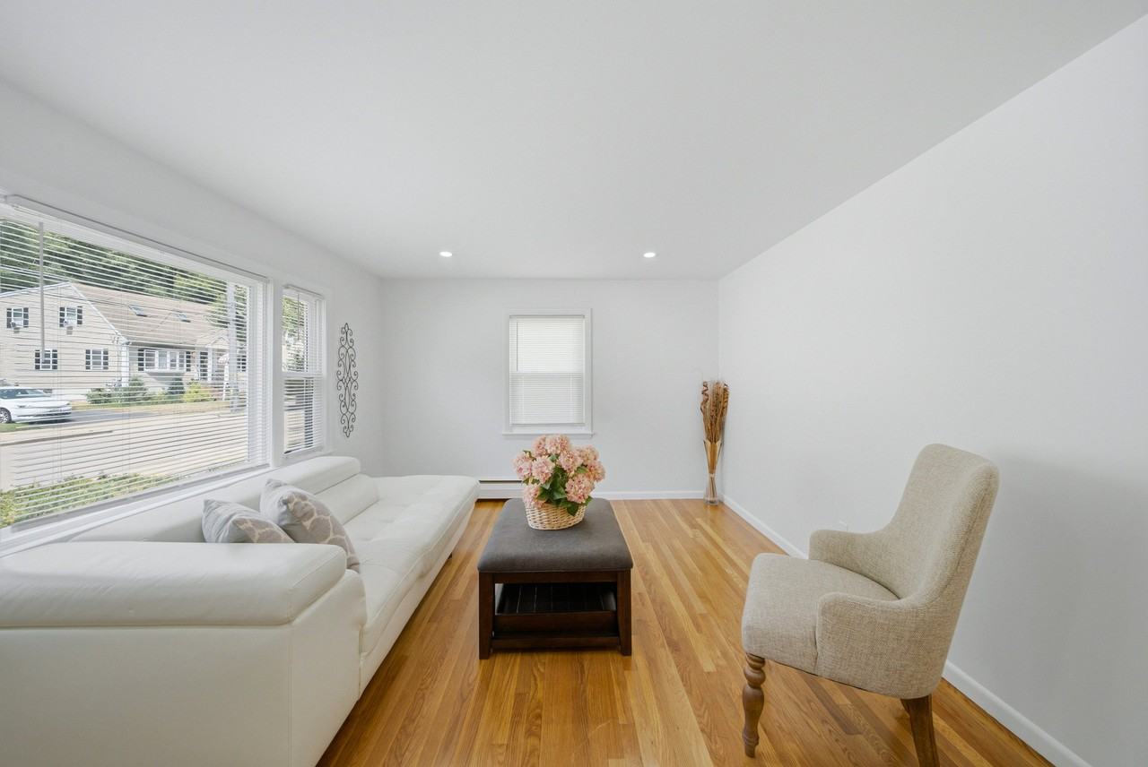 42 Windham Rd - Photo 4 of 18