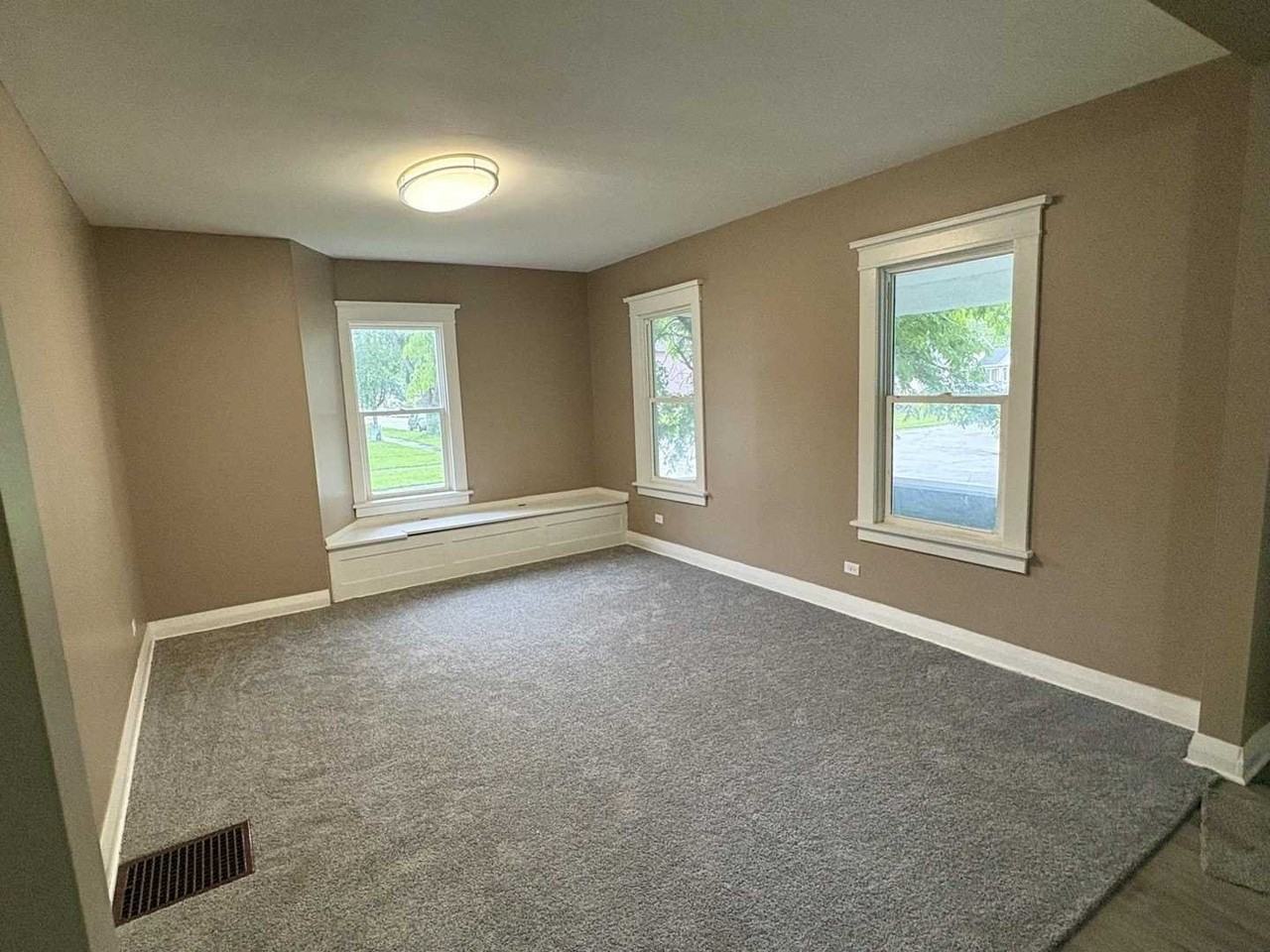 396 S Rosewood Ave - Photo 5 of 13