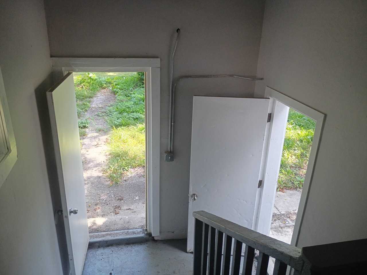 396 S Rosewood Ave - Photo 6 of 13