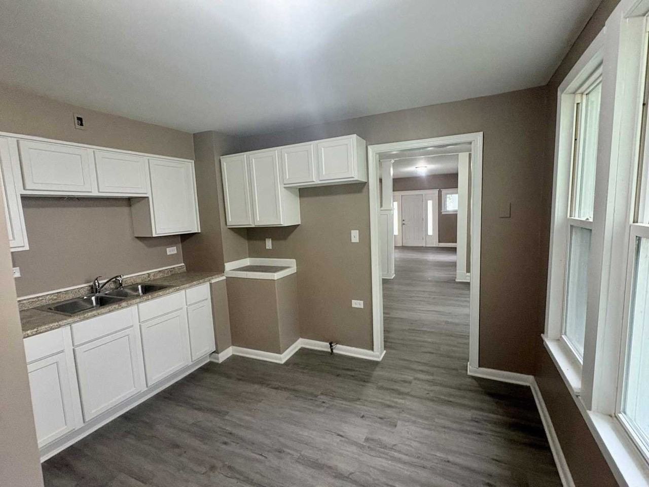 396 S Rosewood Ave - Photo 7 of 13