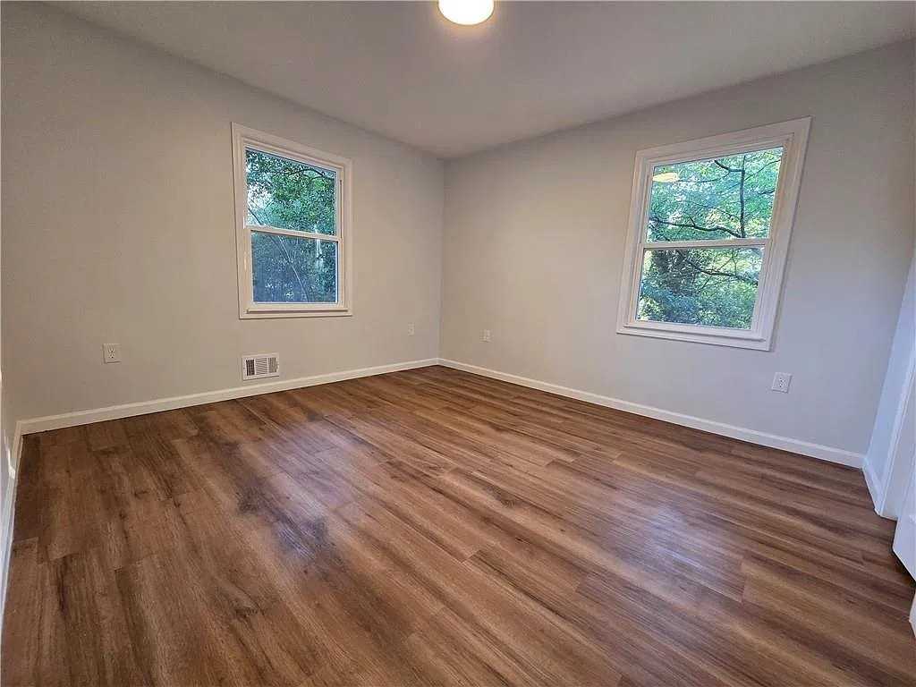 2639 Rollingwood Ln Se - Photo 3 of 3