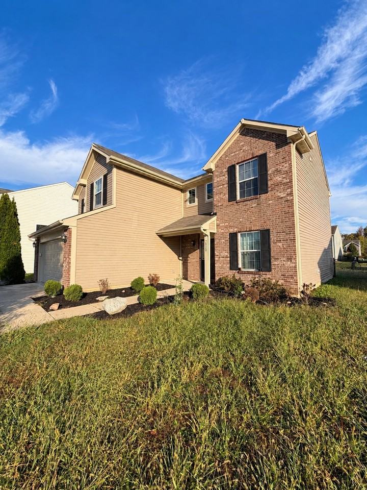 7820 Bullfinch Ln - Photo 2 of 20