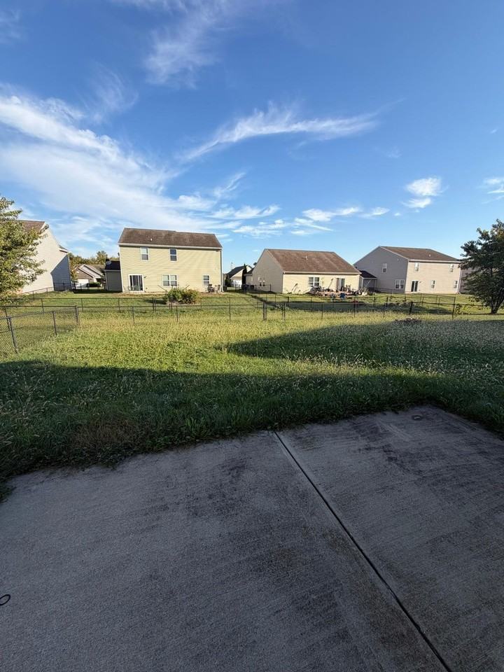 7820 Bullfinch Ln - Photo 3 of 20