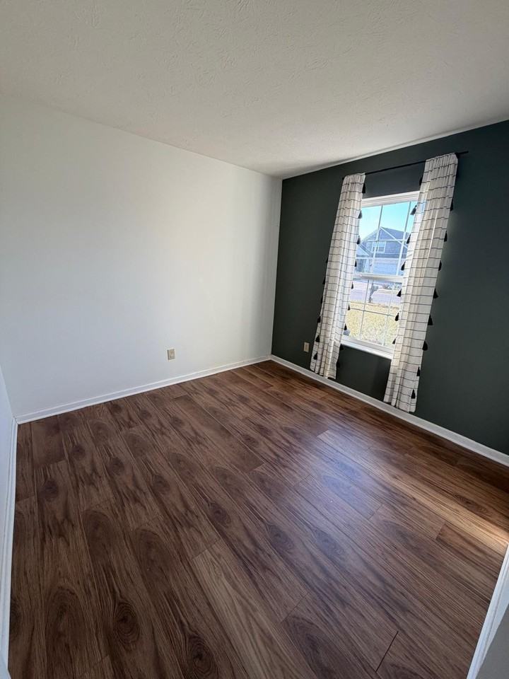 7820 Bullfinch Ln - Photo 4 of 20