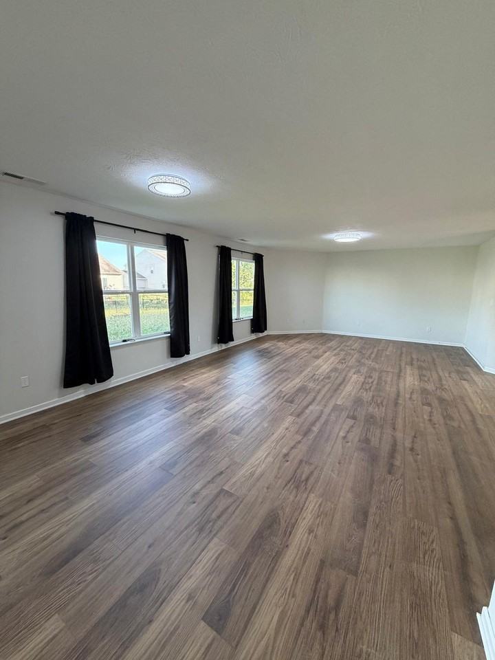 7820 Bullfinch Ln - Photo 6 of 20