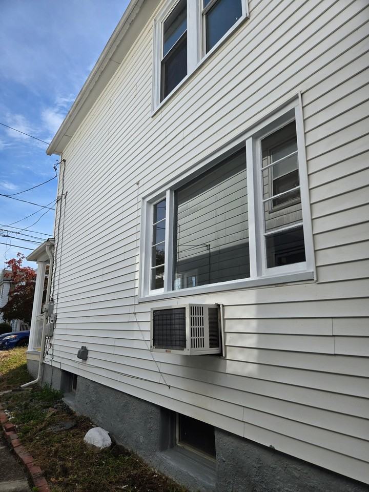 81 Rose Ave - Photo 3 of 47