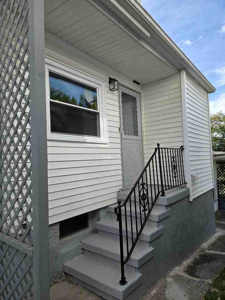 81 Rose Ave - Photo 4 of 47