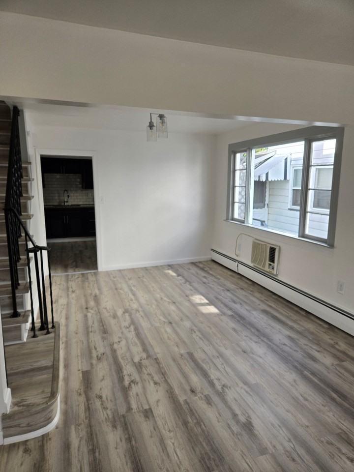 81 Rose Ave - Photo 7 of 47