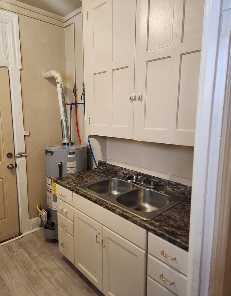 240 1/2 W King St #3 - Photo 3 of 20